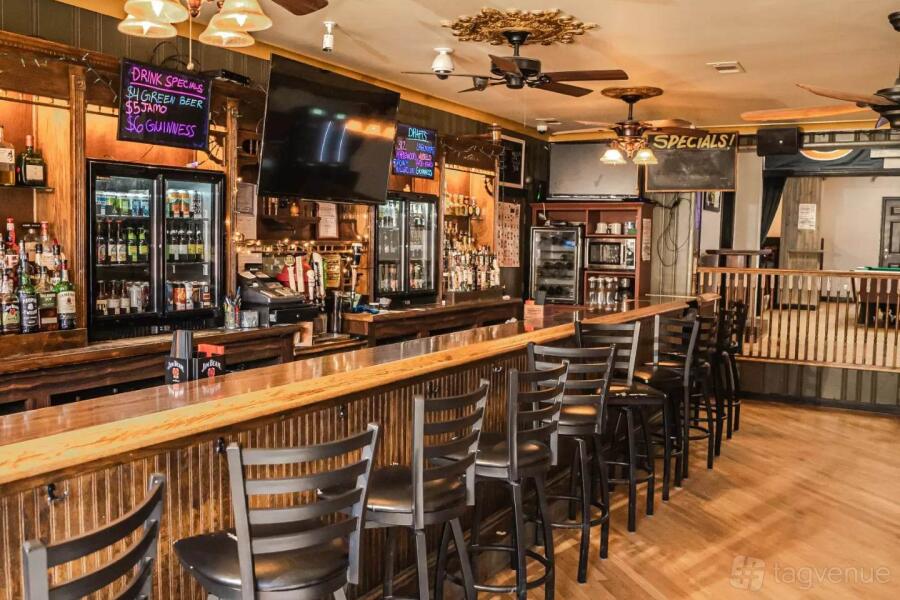 Entire Venue at Claddagh Ring Pub in Ravenswood, Chicago, IL