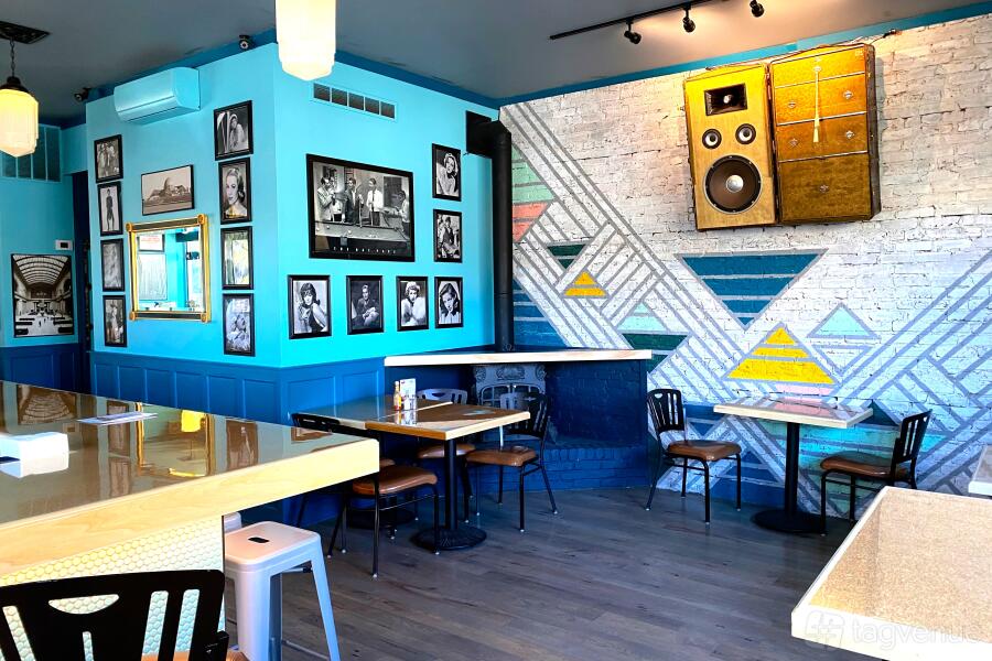 Bar Room at Port and Park Bistro in Lakeview, Chicago, IL