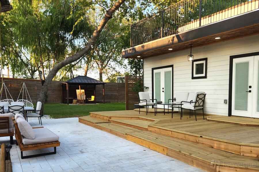 Intimate Unique Bungalow at Verandas Events in Independence Heights, Houston, TX