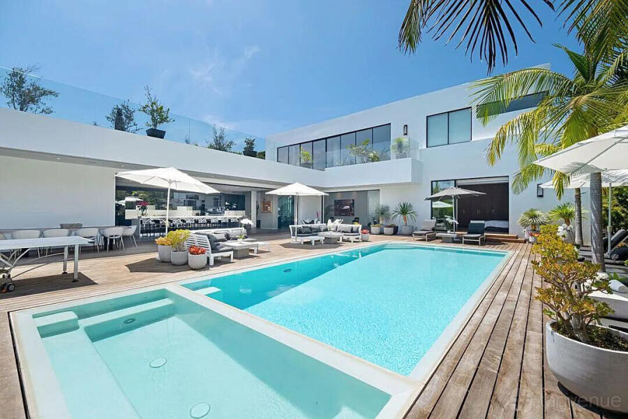 Entire Space at Beautiful Sunset Mansion in Fresno, CA