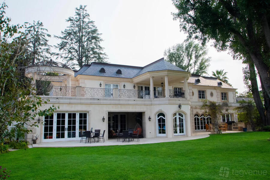 Whole Space at Luxury Mansion in Fresno, CA